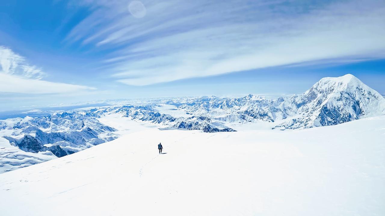アラスカの氷河の山々